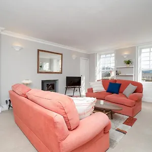 Pass The Keys Lovely 1 Bed Flat With Parking Close To The Centre Apartment