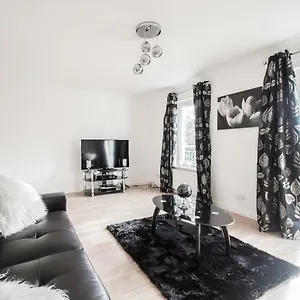 Orange Town House - Shaw Road, Only 6 Minutes To Centre Apartment Aberdeen